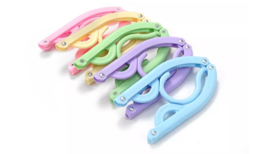 Oplus_131072 Portable Foldable Hanger - Image 1